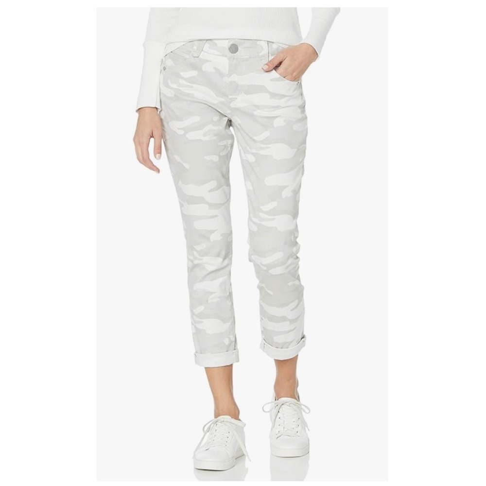 White camo crop pants